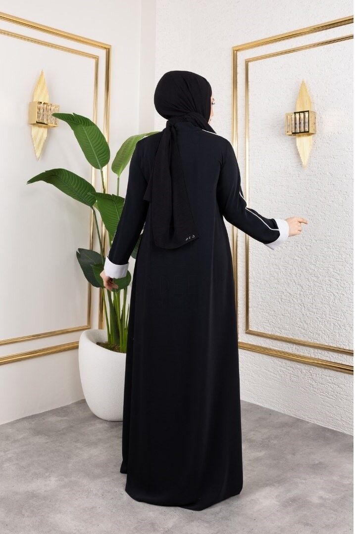 Siyah Beyaz Kol Detaylı Tesettür Abaya – Modern ve Şık Model - Görsel 3