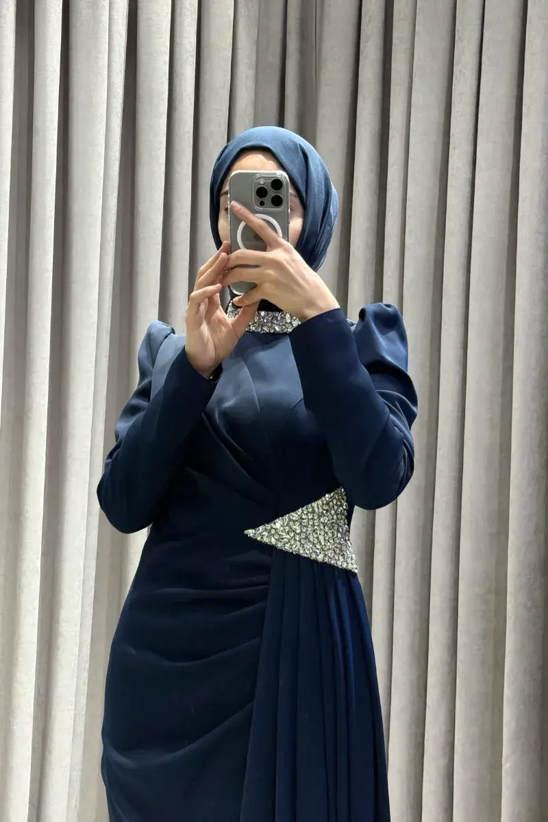Luna Lacivert Taş İşlemeli Saten Tesettür Abiye - Görsel 4